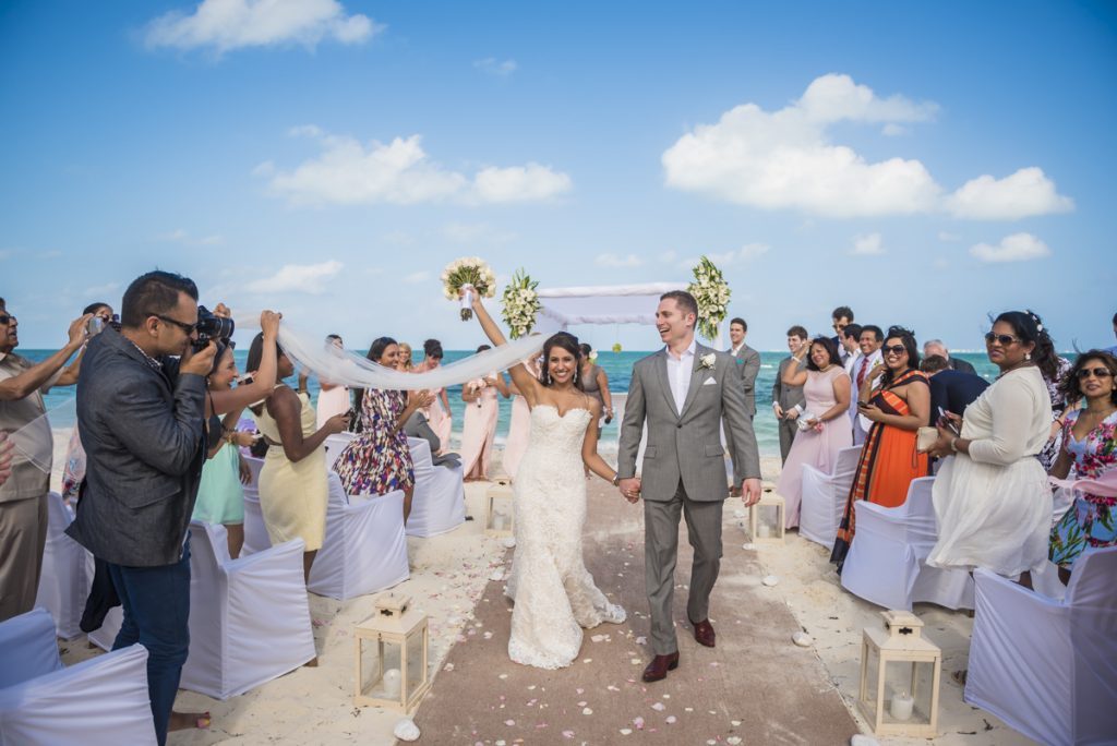 Destination Wedding In Mexico Cancun Weddings On The Beach The Ritz Carlton Cancun