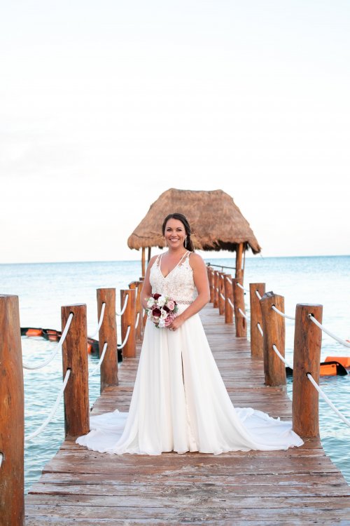 Beth Rob Margaritaville Island Reserve Riviera Cancun Wedding 39 500x750 - Beth & Rob - Margaritaville Island Reserve